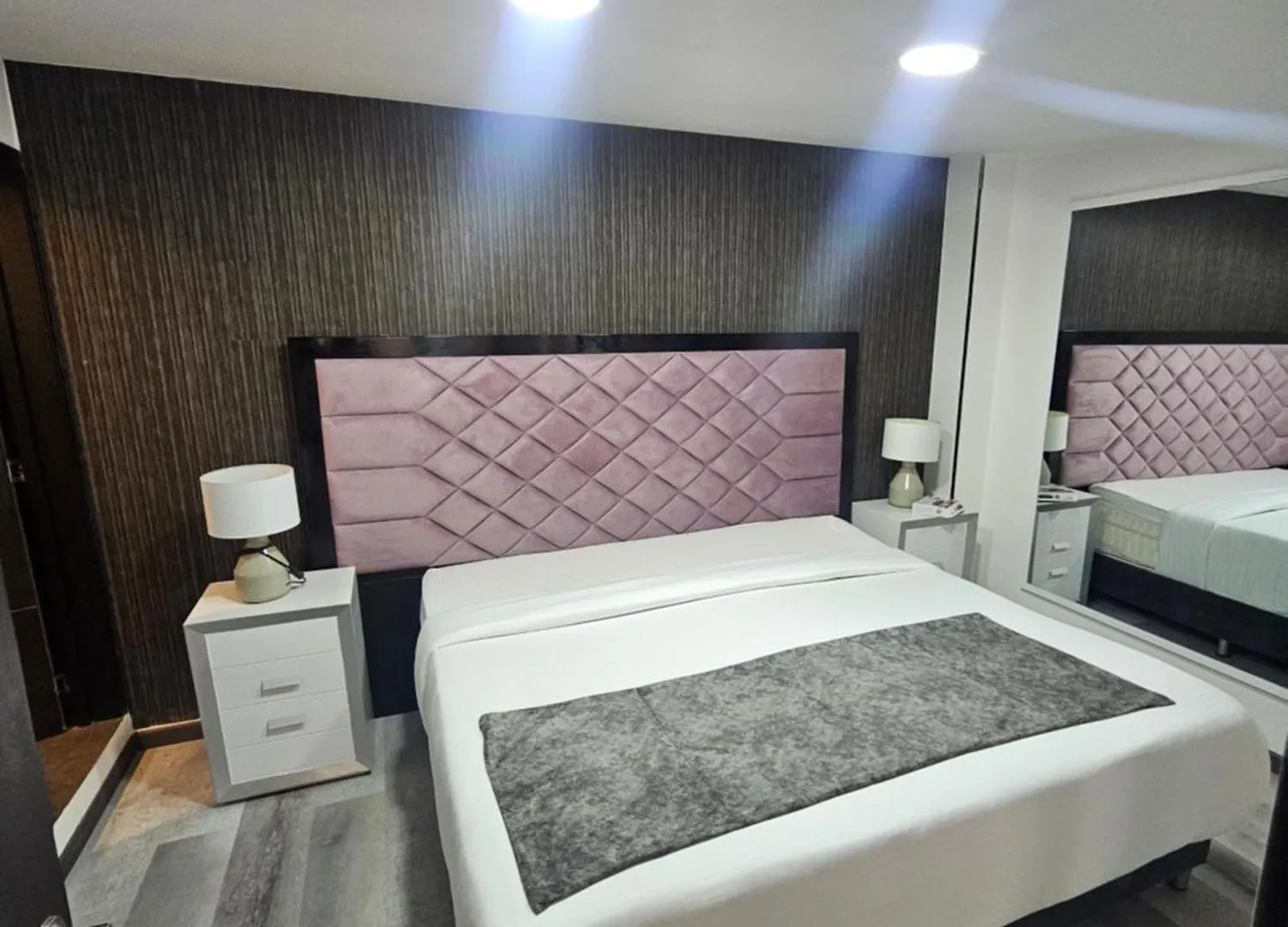 Aw Hotel Quality Comfort Embajada - Corferias Bogota